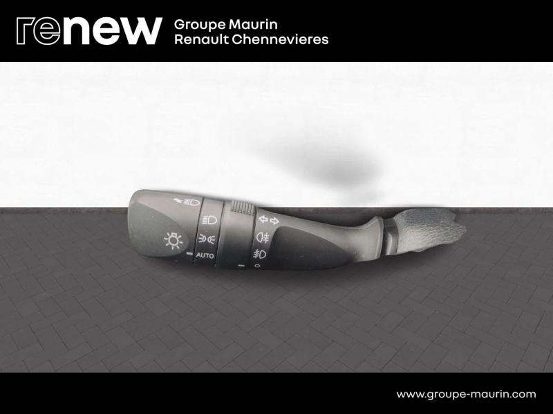 TOYOTA C-HR d’occasion à vendre à CHENNEVIÈRES-SUR-MARNE chez ADP - SOVEA 94 (Photo 20)