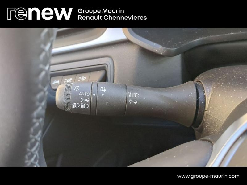 RENAULT Captur d’occasion à vendre à CHENNEVIÈRES-SUR-MARNE chez ADP - SOVEA 94 (Photo 17)