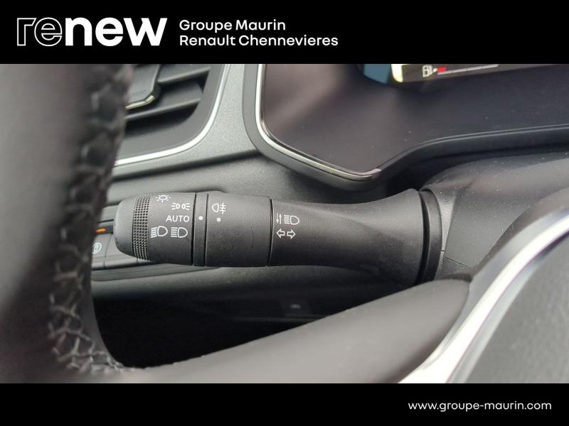 RENAULT Captur d’occasion à vendre à CHENNEVIÈRES-SUR-MARNE chez ADP - SOVEA 94 (Photo 18)