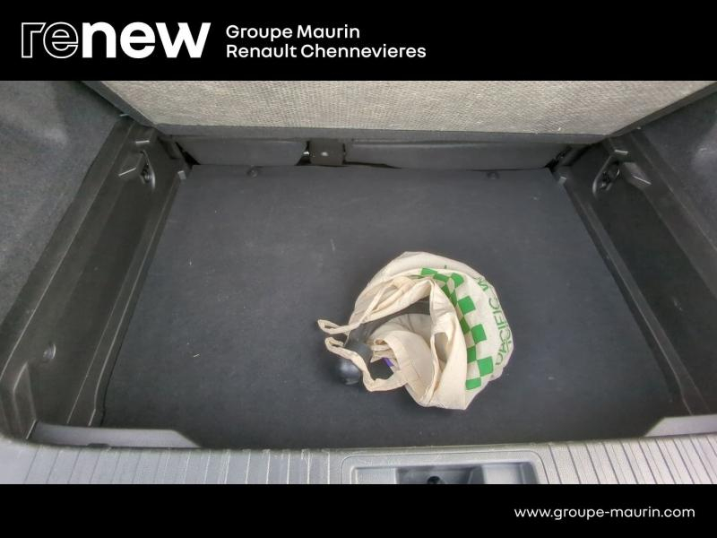 RENAULT Captur d’occasion à vendre à CHENNEVIÈRES-SUR-MARNE chez ADP - SOVEA 94 (Photo 13)