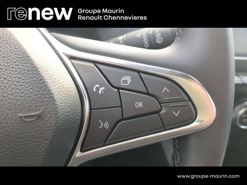 RENAULT Captur d’occasion à vendre à CHENNEVIÈRES-SUR-MARNE chez ADP - SOVEA 94 (Photo 17)