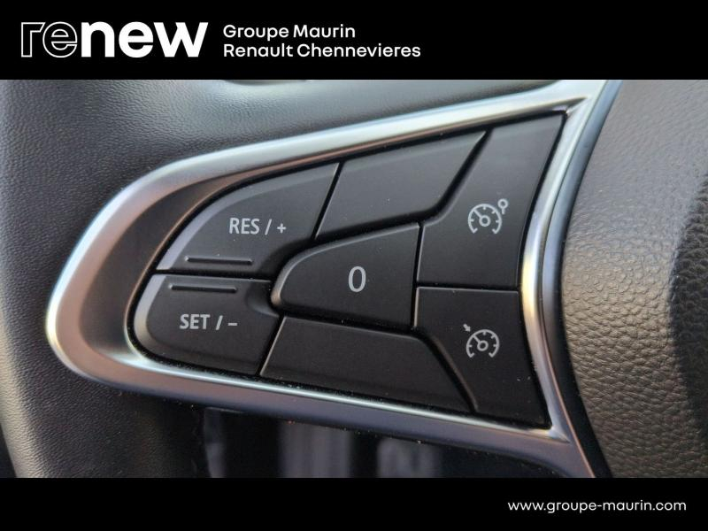 RENAULT Captur d’occasion à vendre à CHENNEVIÈRES-SUR-MARNE chez ADP - SOVEA 94 (Photo 13)