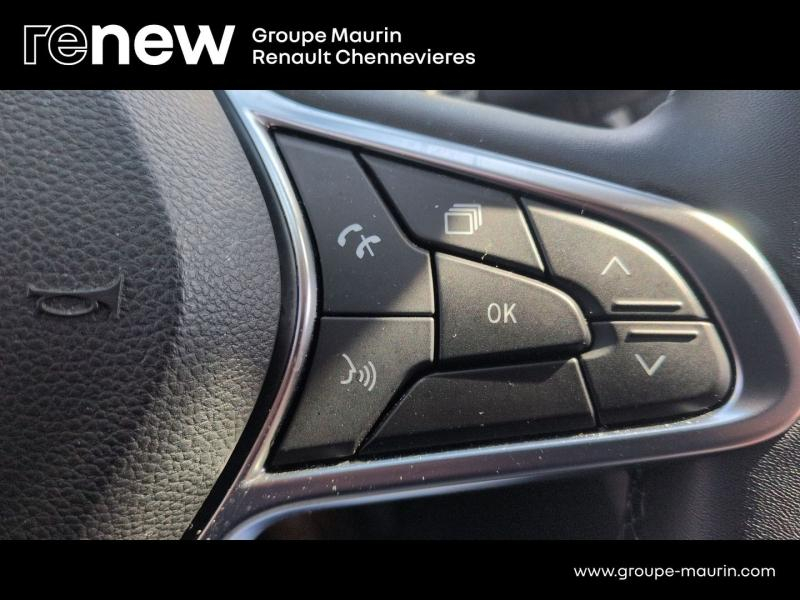 RENAULT Captur d’occasion à vendre à CHENNEVIÈRES-SUR-MARNE chez ADP - SOVEA 94 (Photo 18)