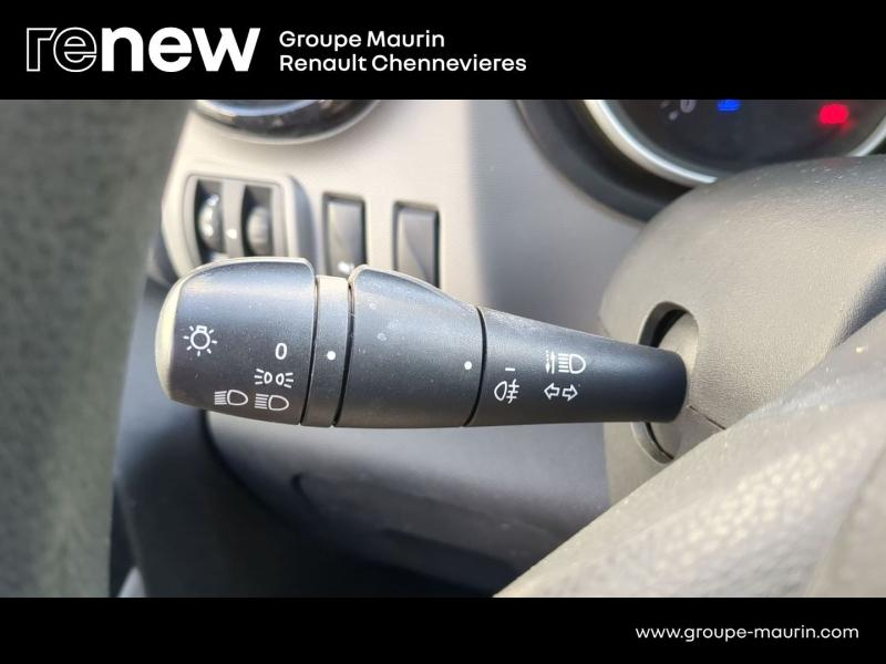 RENAULT Trafic Fg VUL d’occasion à vendre à CHENNEVIÈRES-SUR-MARNE chez ADP - SOVEA 94 (Photo 14)