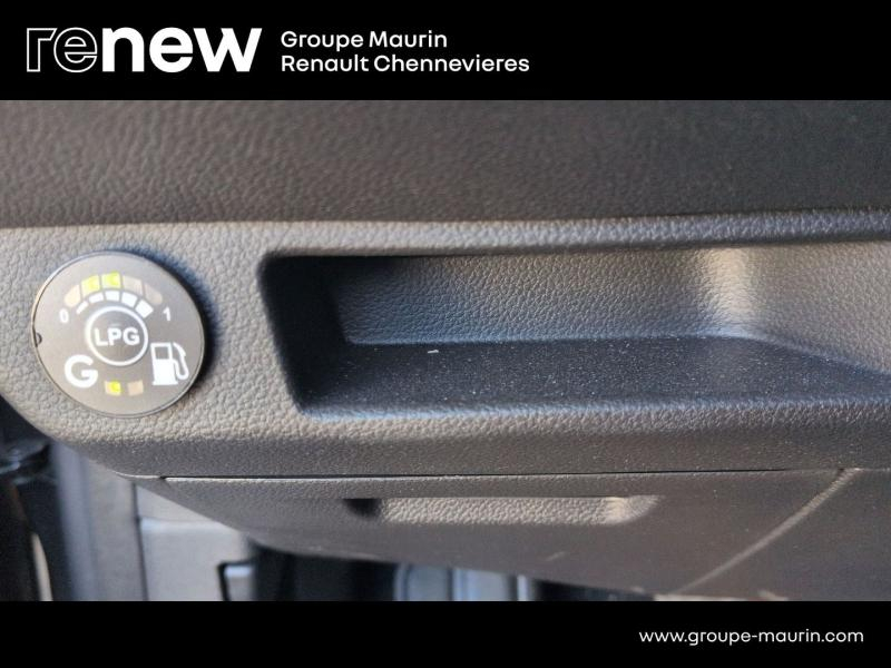 RENAULT Clio d’occasion à vendre à CHENNEVIÈRES-SUR-MARNE chez ADP - SOVEA 94 (Photo 20)