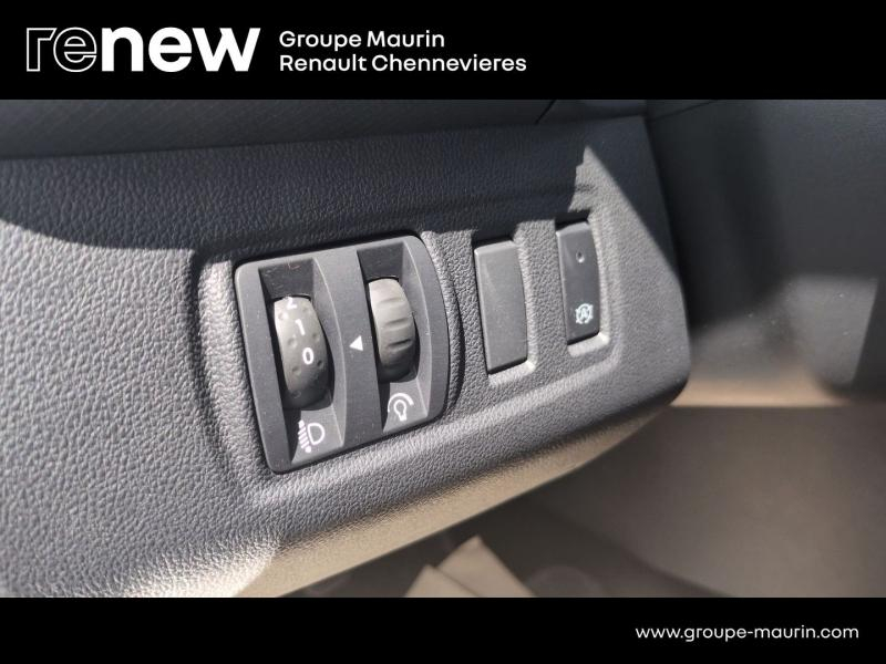 RENAULT Clio d’occasion à vendre à CHENNEVIÈRES-SUR-MARNE chez ADP - SOVEA 94 (Photo 15)